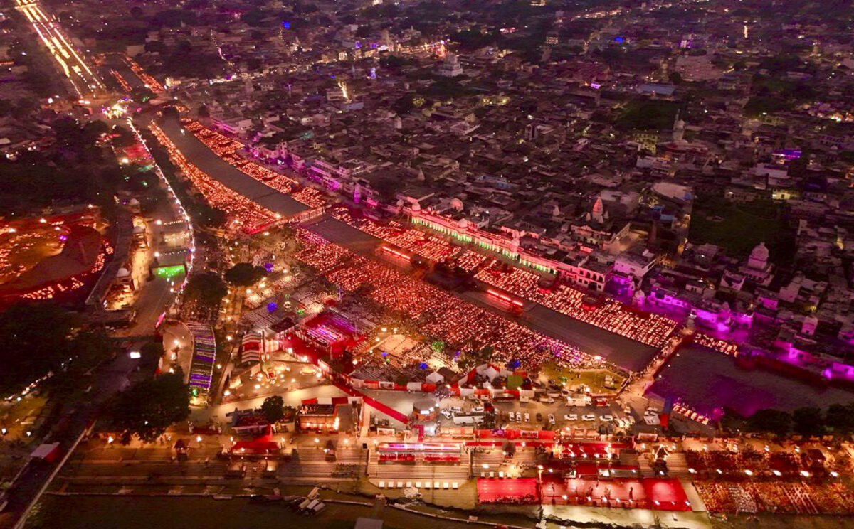 दीपोत्सव इन अयोध्या: 26 लाख से ज्यादा दीयों से जगमगा उठी अयोध्या, ऐसा दीपोत्सव आपका मन मोह लेगा, देखें तस्वीरें 4 19101 पीटीआई10 19 2025 000259बी