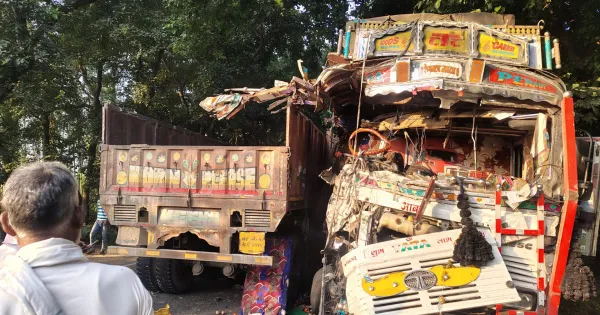 लखीमपुर खीरी: मोहम्मदी मार्ग पर दो ट्रकों की भिड़ंत, हादसे में एक चालक की मौत, दो घायल


