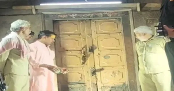 54 साल से बंद था बांके बिहारी का खजाना, धरती पर खुला, जानिए पूरी कहानी

