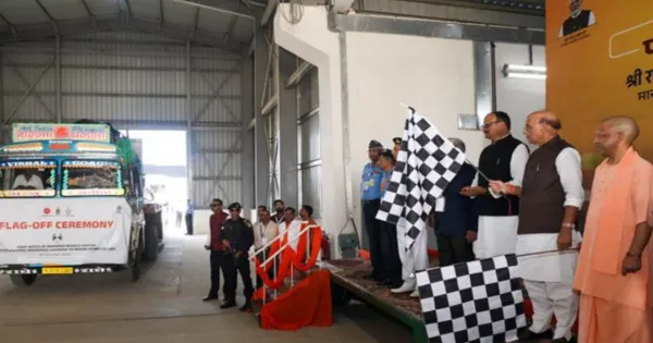 लखनऊ में ब्रह्मोस मिसाइल की पहली खेप को दी गई हरी झंडी; राजनाथ सिंह ने कहा- 'यूपी औद्योगिक क्रांति का केंद्र है' 

