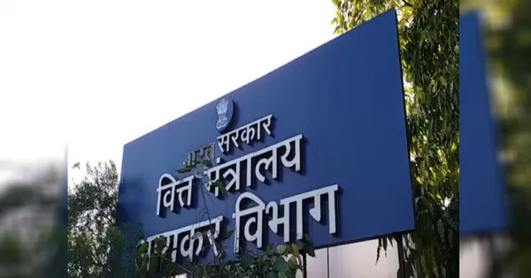 बरेली: 25 अमीरों की बेनामी संपत्तियों पर इनकम टैक्स की नजर है.

