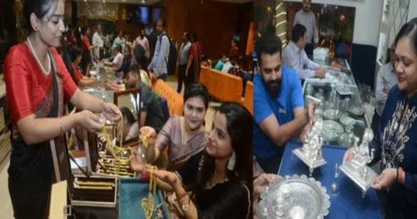 कानपुर: बाजार में बारिश, 1200 करोड़ रुपये से ज्यादा का कारोबार 

