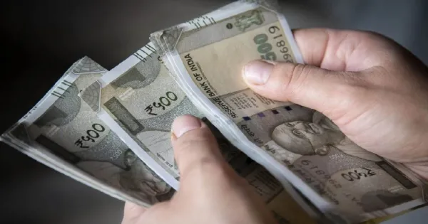 बेसिक शिक्षा विभाग:मानदेय न मिलने से त्योहार संकट में 

