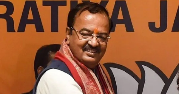 पूर्व मुख्य सचिव मनोज सिंह पर रंगदारी का जुर्माना: सरकार ने मांगे 10 करोड़ रुपये

