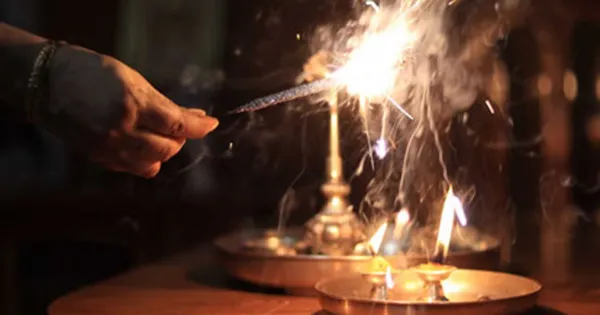 मुरादाबाद: पटाखों की चिंगारी से आंखों को बचाएं...भूलकर भी घरेलू नुस्खे न आजमाएं।

