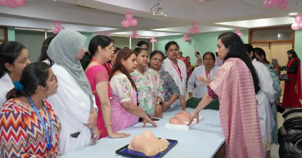स्तन कैंसर से बचाव के लिए जांच कराएं, लक्षण महसूस होते ही डॉक्टर से सलाह लें 

