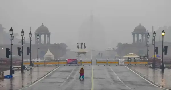 AQI 'खराब' श्रेणी में... दिल्ली में न्यूनतम तापमान 20.6 डिग्री सेल्सियस, इन इलाकों में सांस लेना हुआ मुश्किल 

