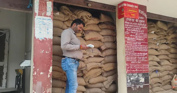 बरेली: दुकान पर मिला कम राशन...आपूर्ति विभाग एक्शन में, कोटेदार के खिलाफ रिपोर्ट

