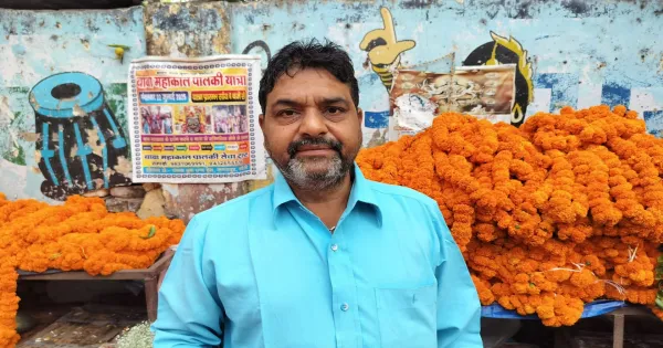 बरेली: दिवाली के चलते गेंदा और गुलाब दोगुने दाम पर बिके

