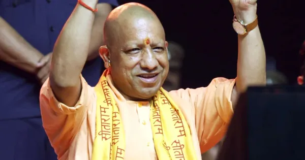 सीएम योगी ने कहा- दिवाली पर जो लोग दीये और मिठाई नहीं खरीद सकते उनकी मदद करें. 

