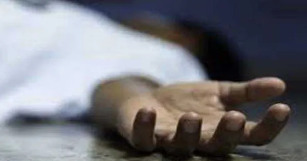 गोंडा: सड़क किनारे मिला अज्ञात बुजुर्ग का शव, पुलिस जांच में जुटी।

