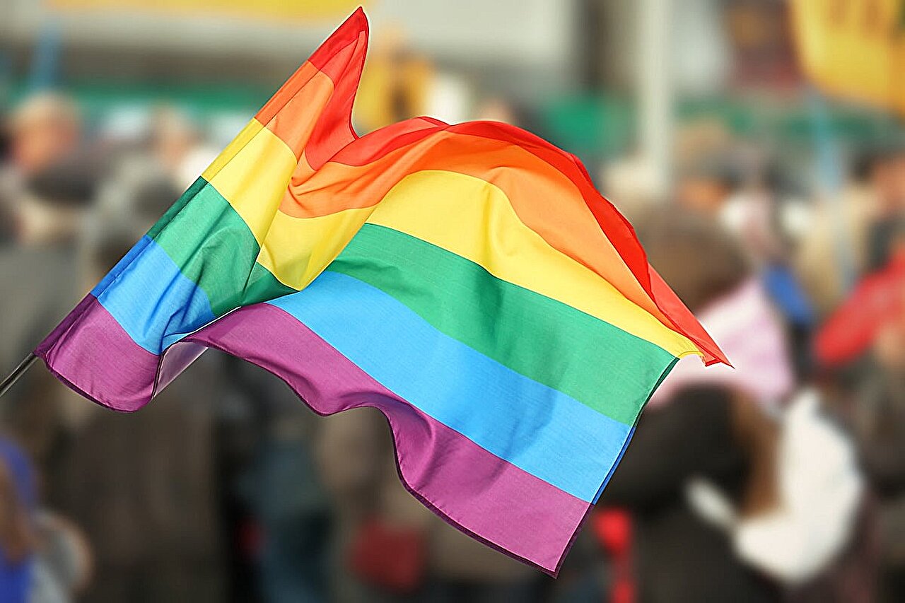 रिपोर्ट से पता चलता है कि LGBTQ+ युवाओं में मानसिक स्वास्थ्य संकट बढ़ रहा है

