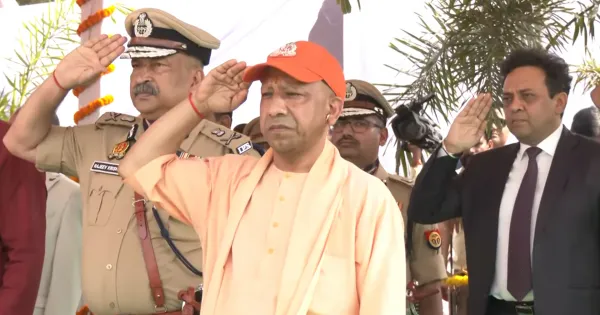 सीएम योगी ने सर्वोच्च बलिदान देने वाले पुलिसकर्मियों के परिवारों को मदद का आश्वासन दिया

