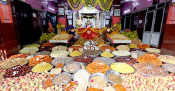 महोबा में श्री गोवर्धन नाथ मेला आज: विधिवत पूजा-अर्चना के साथ शुरू, हाथी-घोड़े और बैंड-बाजे के साथ निकली शोभा यात्रा.

