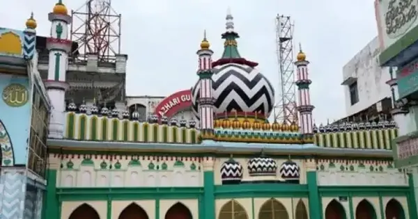 बरेली: शहर में दरगाह आला हजरत से जुड़ी संस्थाओं के नाम पर अवैध वसूली का खेल चल रहा है.

