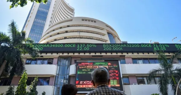 Stock Market Today: शेयर बाजार में गिरावट...सेंसेक्स, निफ्टी लाल निशान के करीब, इन शेयरों को हुआ नुकसान

