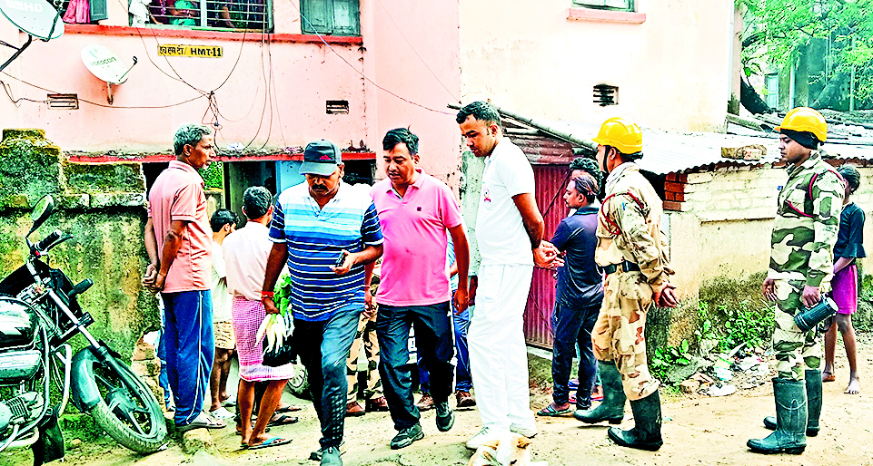 Bokaro News: डीवीसी के बंद घर में शॉर्ट सर्किट से लगी आग

