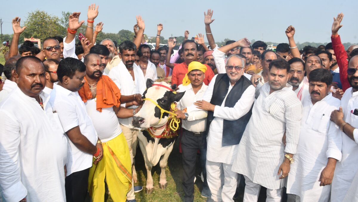 Bokaro News: संस्कृति और प्रकृति के प्रति सम्मान की भावना है गोवर्धन पूजा: विधायक

