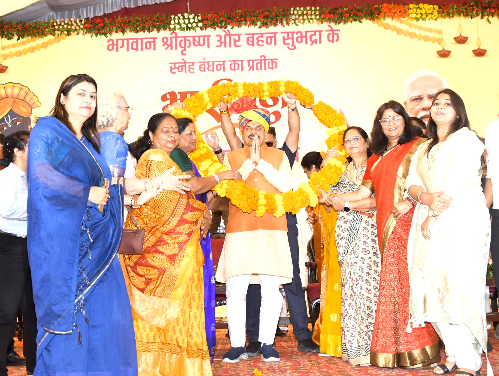CM मोहन यादव ने मनाया भाई दूज: मुख्यमंत्री बने 'भाई' तो प्यारी बहनों ने तिलक लगाकर जताया स्नेह, भावनाओं के उत्सव का स्थल बना मुख्यमंत्री आवास!

