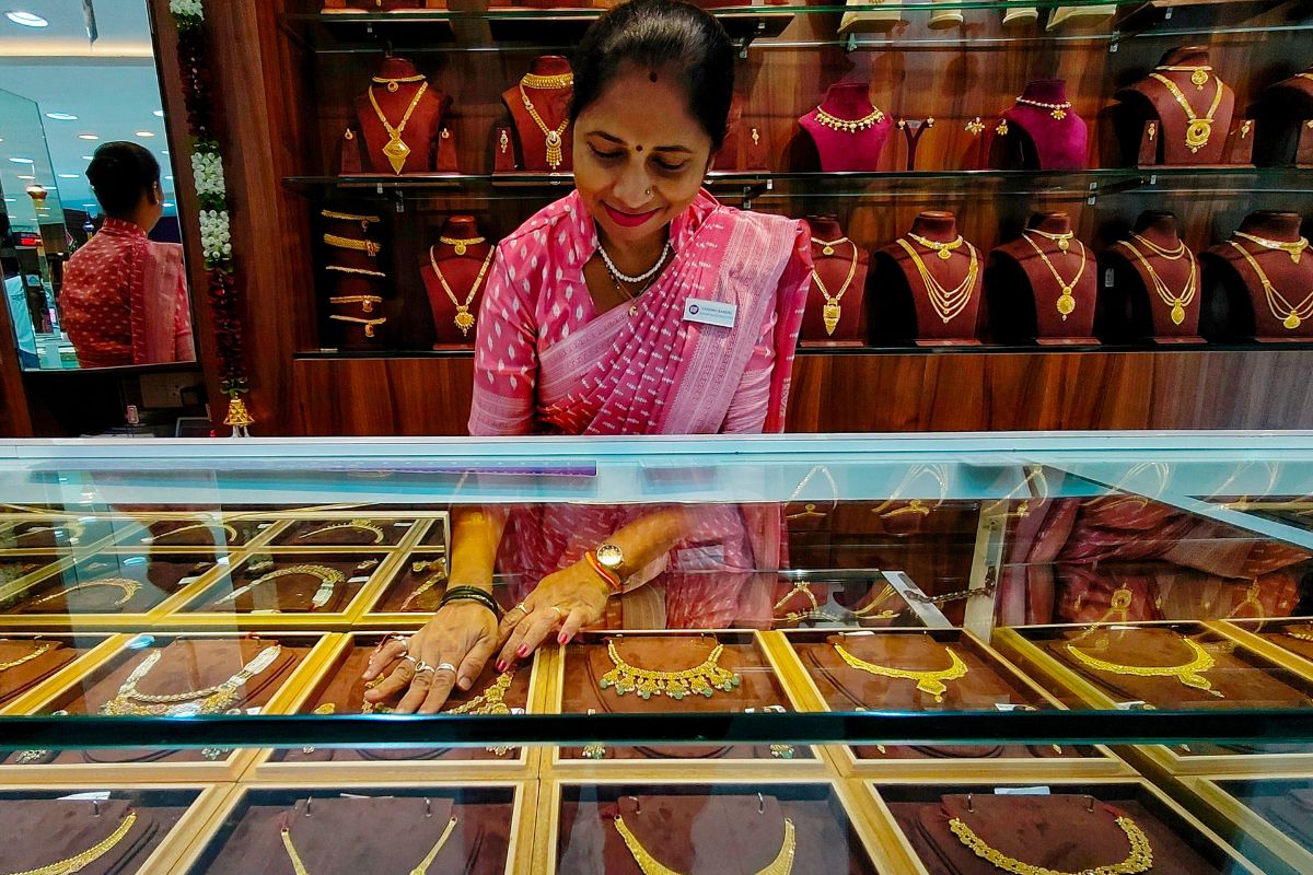 Gold Silver Price: एक साल में 53 हजार रुपये प्रति 10 ग्राम बढ़े सोने के दाम, जानें सोने-चांदी का ताजा रेट

