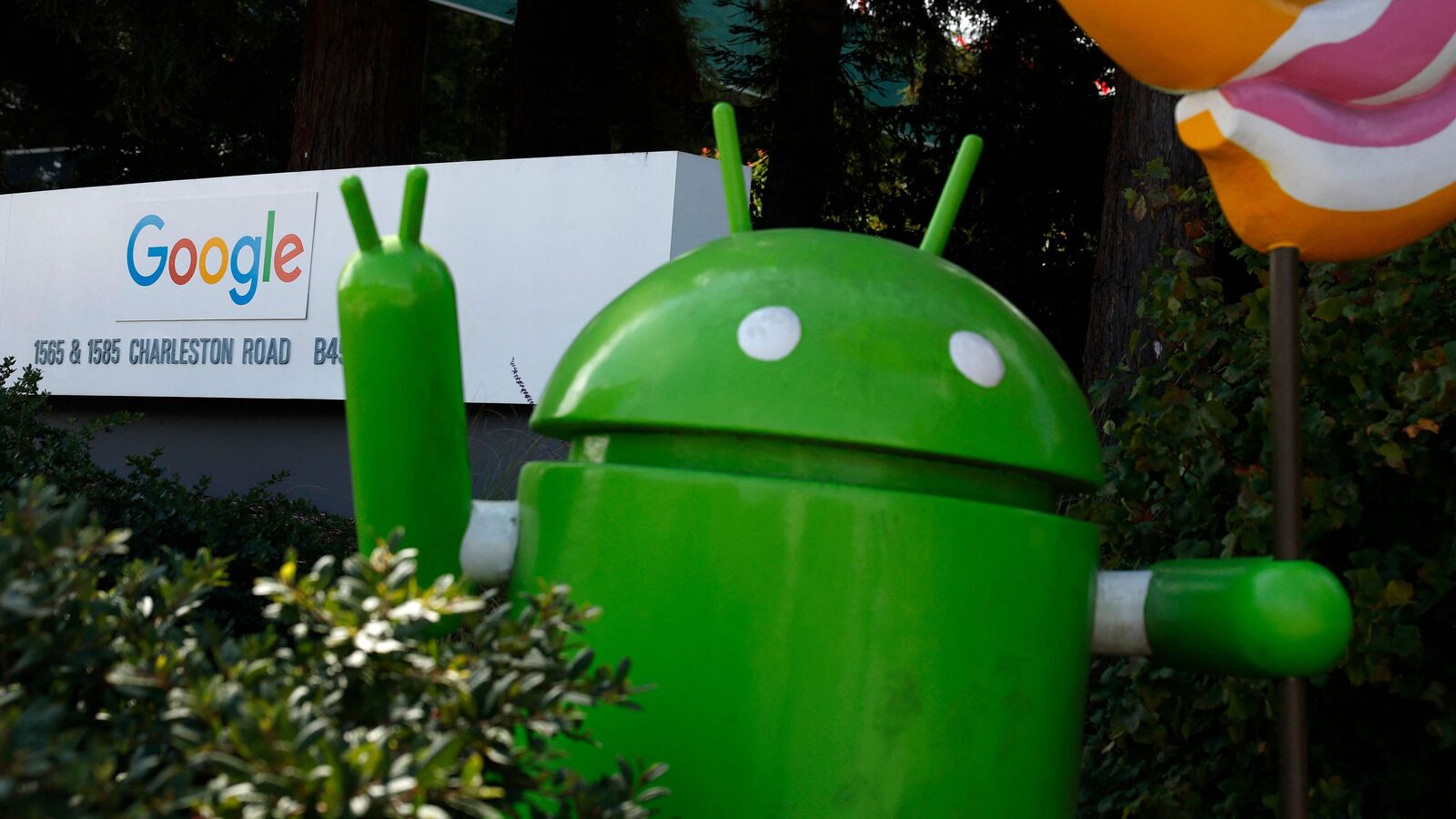 Google has rolled out its latest monthly System Release Notes for the month of October. It brings a fresh wave of updates to Android phones, tablets, Wear OS, Android TV, Auto, and PCs. 
