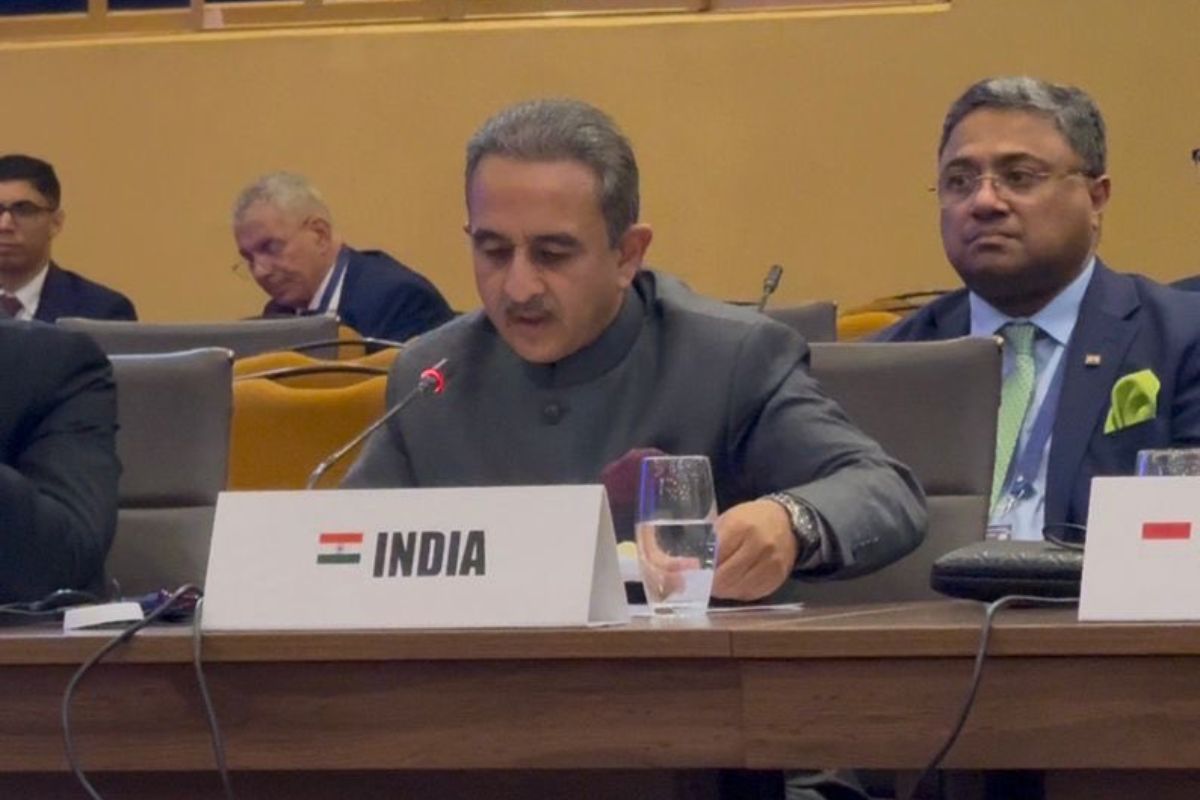 India NAM मीटिंग: 'आतंकवाद को पालने-पोसने वालों को भुगतना पड़ेगा अंजाम', NAM मीटिंग में MoS कीर्ति वर्धन सिंह ने जताया गुस्सा.

