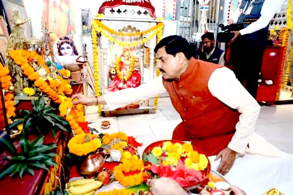 MP News: सीएम मोहन यादव ने दिवाली के मौके पर मुख्यमंत्री निवास पर पूजा-अर्चना की, मां लक्ष्मी और भगवान श्रीगणेश का आशीर्वाद लिया.

