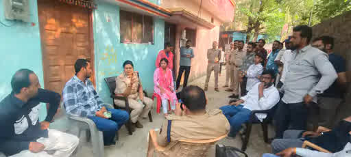 ratlam News:रतलाम में दिवाली के जश्न के दौरान हुआ झगड़ा,पटाखे जलाने को लेकर पड़ोसी महिलाओं में हुआ खूनी संघर्ष, मारपीट का वीडियो हुआ वायरल...

