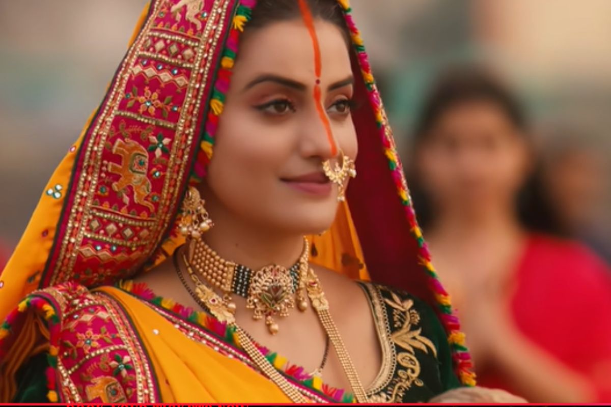 अक्षरा सिंह छठ गीत: फिल्म छोड़ अक्षरा सिंह ने चुनी आस्था की राह, 'छठ मैया' गाने से जीता फैंस का दिल, ट्रेडिशनल लुक में आईं नजर

