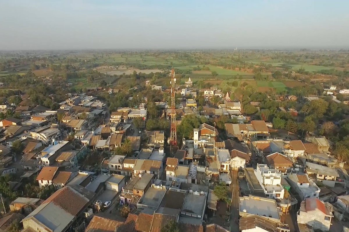 इंडिया फर्स्ट स्मार्ट विलेज: भारत का पहला स्मार्ट विलेज, जहां हर परिवार का बीमा है और हर घर में वाई-फाई है।

