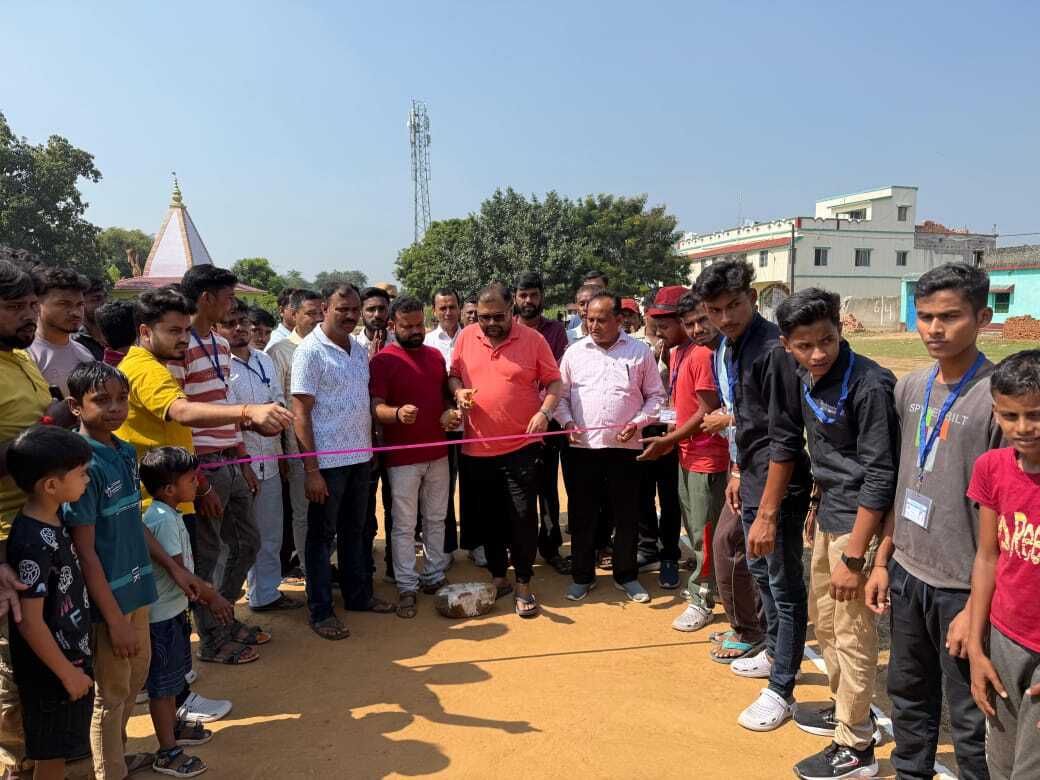 क्रिकेट के सेमीफाइनल में बंदो ने कड़िया टीम को हराया।

