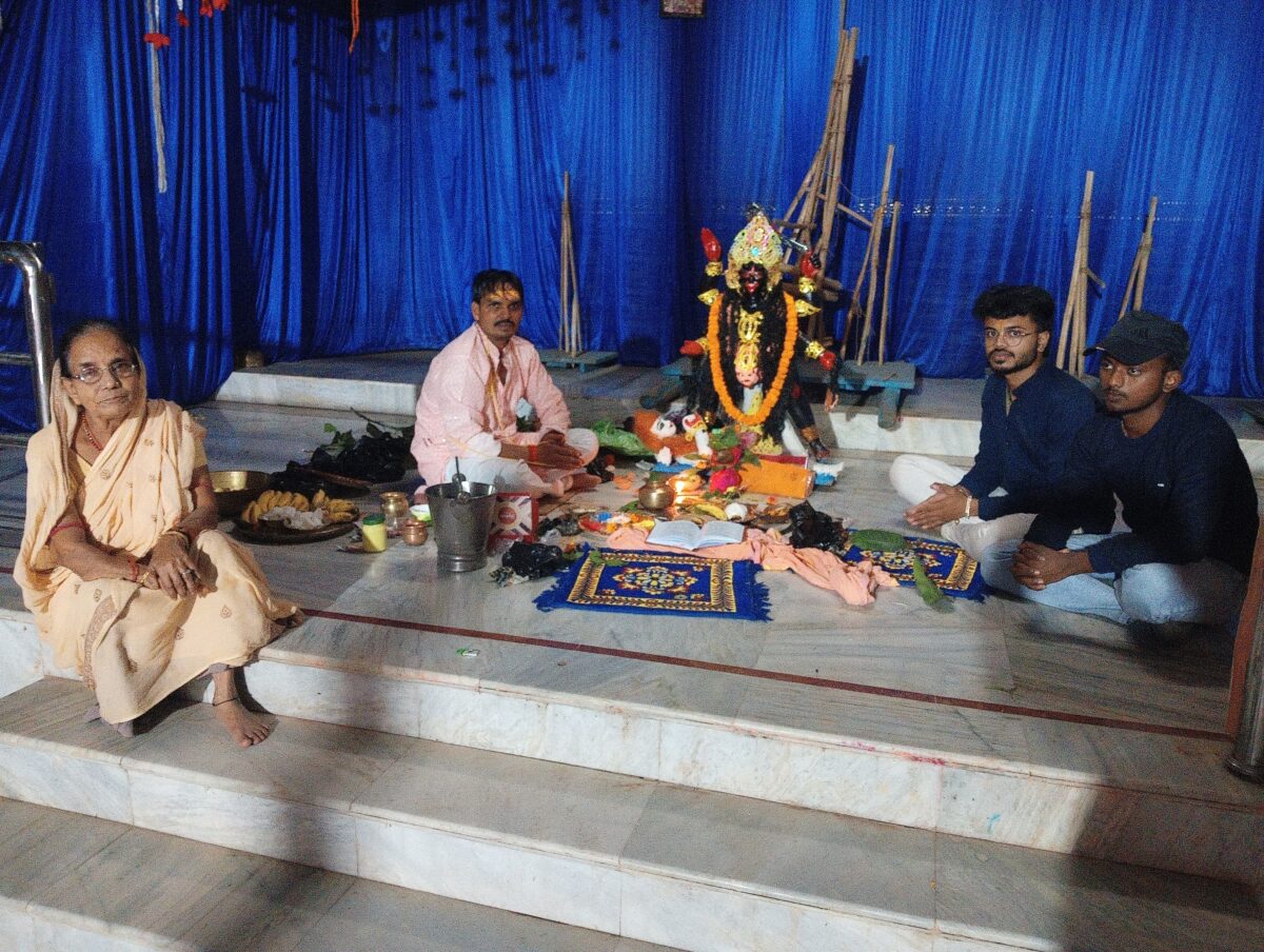 गिरिडीह न्यूज़: सरिया में धूमधाम से हुई पूजा

