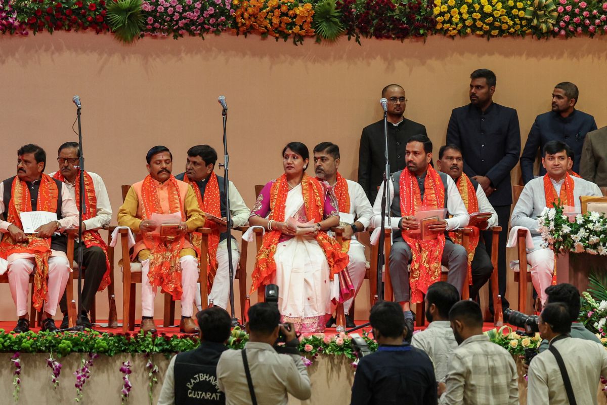गुजरात नई कैबिनेट: गुजरात कैबिनेट में विभागों का बंटवारा, हर्ष सांघवी बने उपमुख्यमंत्री, कैबिनेट में 19 नए चेहरे

