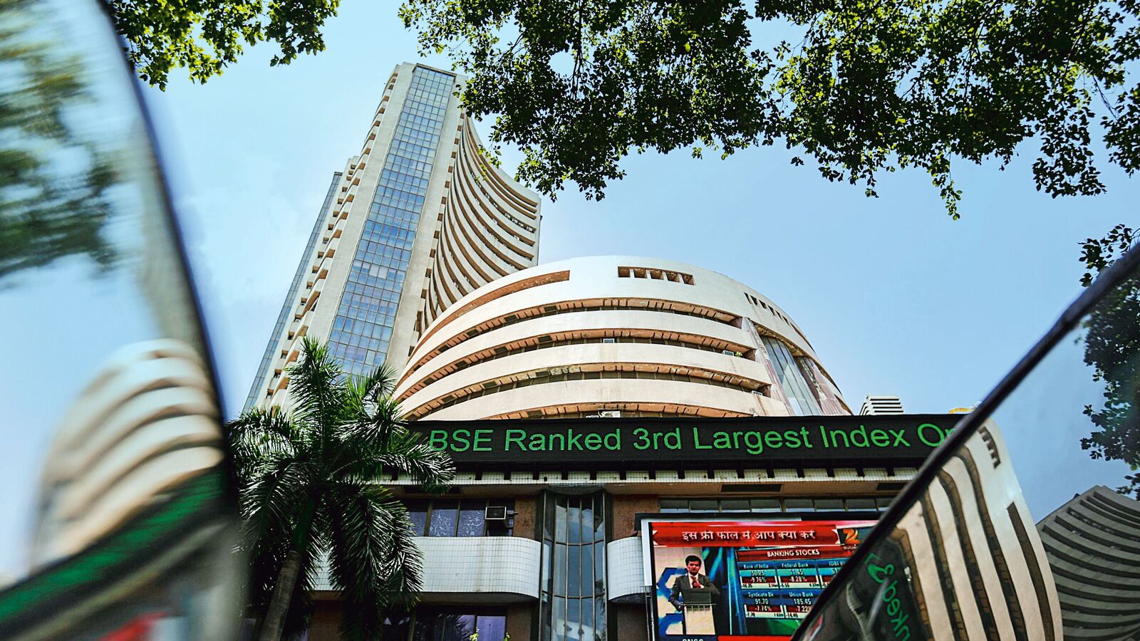 Indian stock market: The Gift Nifty futures jumped by 385 points or 1.48% to hit an intraday high of 26,308 points on Wednesday, 22 October 2025. 