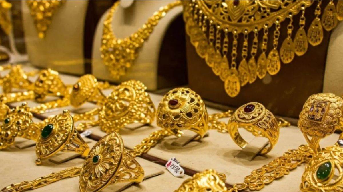 गोल्ड रेट टुडे: दिवाली के बाद गिरे सोने के दाम, खरीदने से पहले चेक कर लें कीमत

