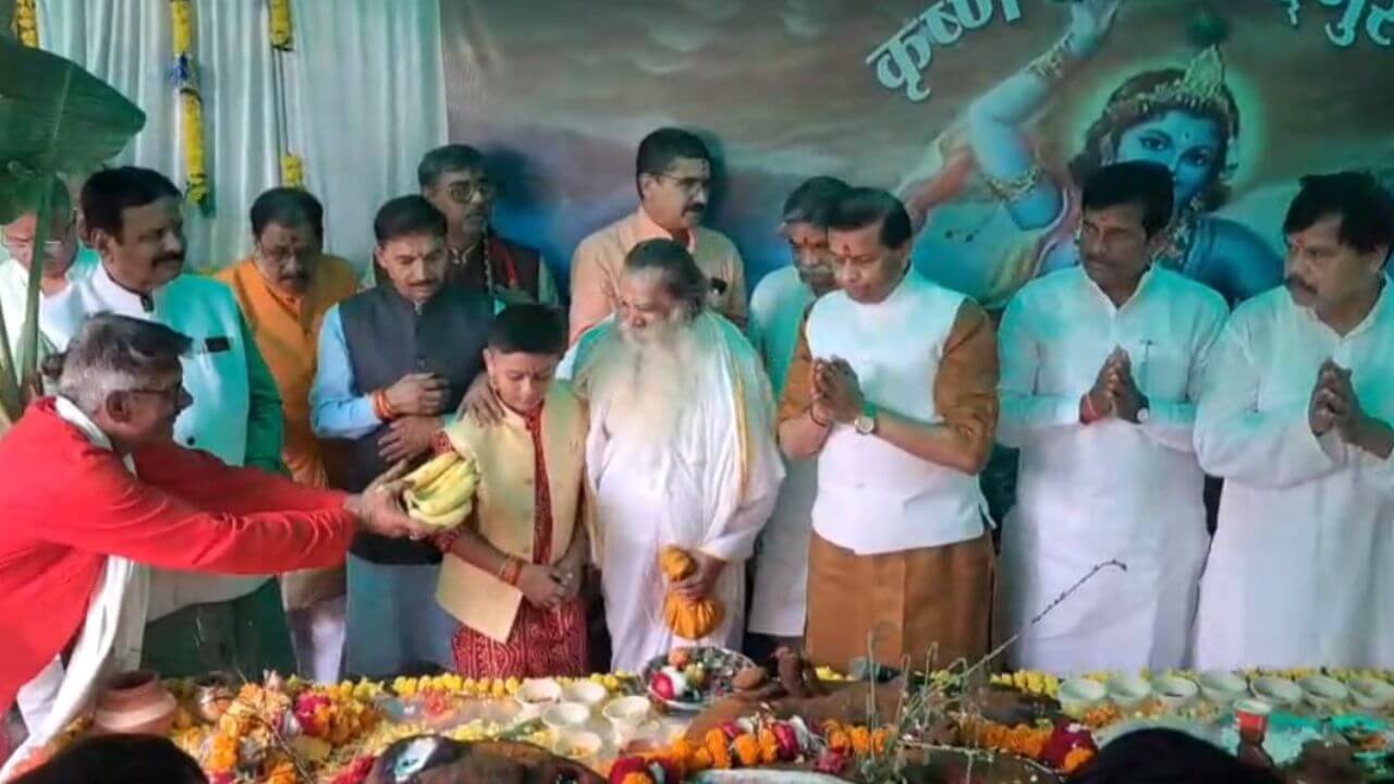 Jaibhan Singh Pawaiya performed Govardhan Puja
