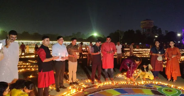 दिवाली 2025: 55 हजार दीयों से रोशन हुई पुलिस लाइन, पुलिस अधिकारियों ने ऐसे मनाई दिवाली 

