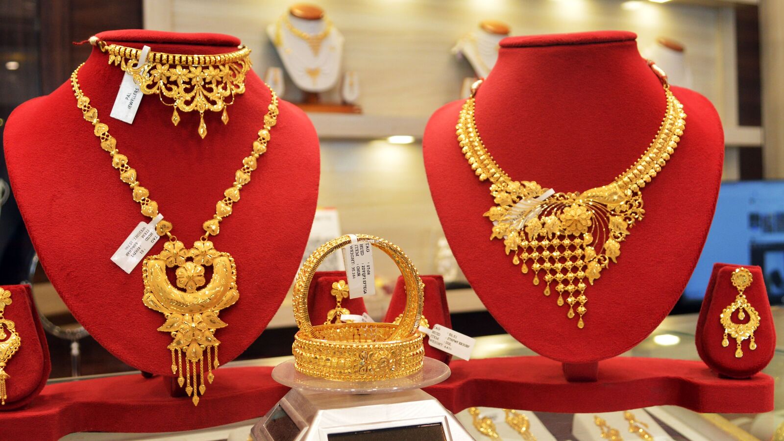 Gold and silver prices in your city on Diwali: Check how much prices have changed in Mumbai, Bengaluru, Chennai, Hyderabad, Delhi and Kolkata on October 20.