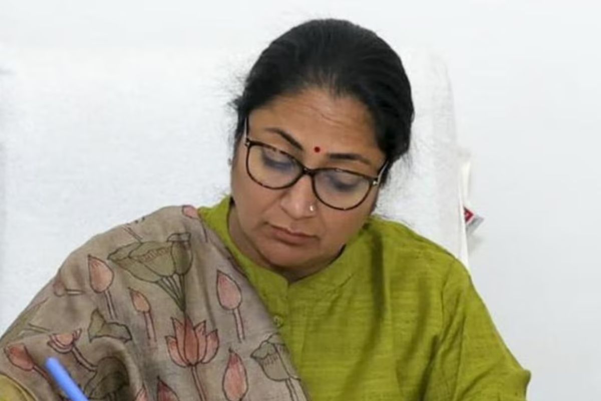 दिवाली पर सीएम रेखा गुप्ता की भावुक अपील, त्योहार को image