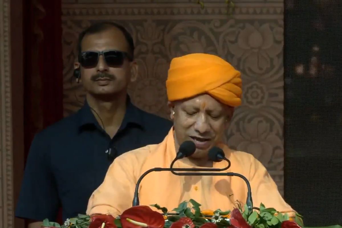 दीपोत्सव 2025: 500 वर्षों तक हमें अपमान सहना पड़ा...अयोध्या में गरजे योगी आदित्यनाथ, सपा और कांग्रेस पर बोला हमला

