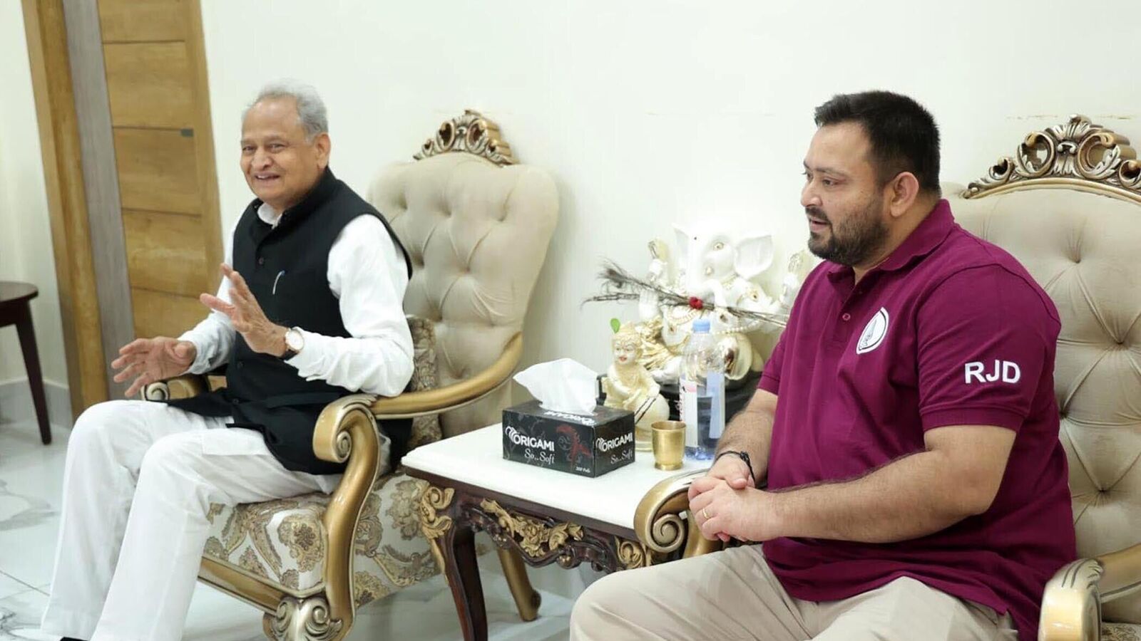 Patna, Bihar, India -oct .22, 2025: Former Rajasthan Chief Minister Ashok Gahlot meeting with RJD leader Tejashwi Yadav in Patna, Bihar, India, Wednesday,22, 2025.(Photo by Santosh Kumar/ Hindustan Times)