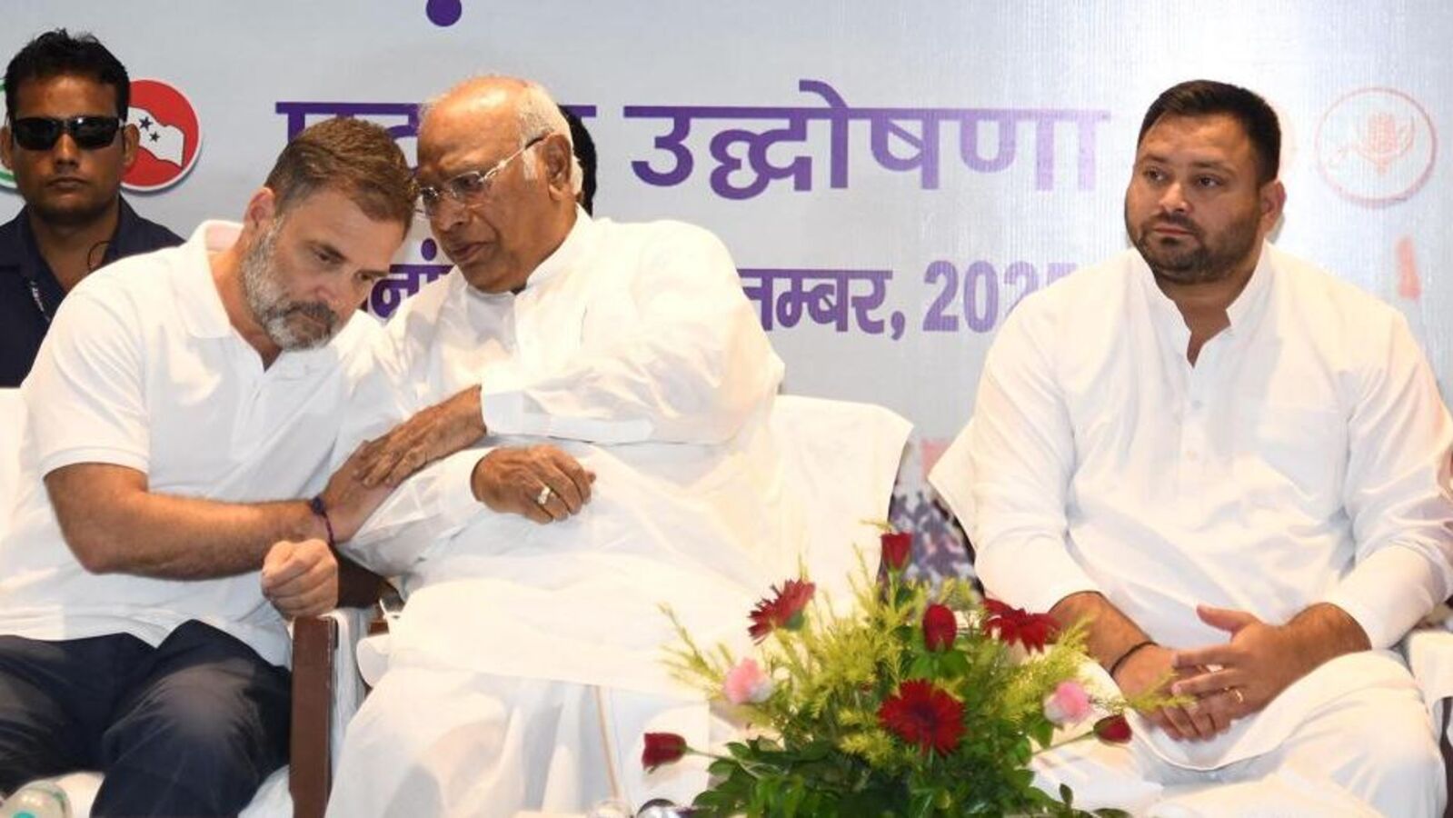 Bihar Elections: Congress party president Mallikarjun Kharge (middle) with Rahul Gandhi and RJD leader Tejashwi Yadav (right) in Patna, Bihar. (Santosh Kumar/ HT Photo)