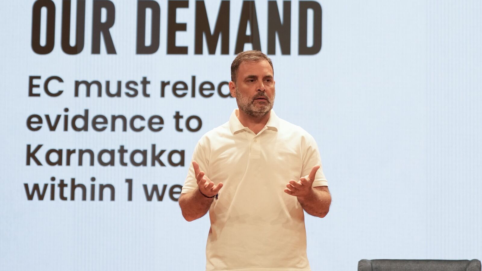 बिहार चुनाव: पहले चरण के मतदान से एक सप्ताह पहले, New Delhi: Leader of Opposition in the Lok Sabha and Congress leader Rahul Gandhi addresses a press conference, in New Delhi, Thursday, Sept. 18, 2025. (PTI Photo/Salman Ali)(PTI09_18_2025_000046B)