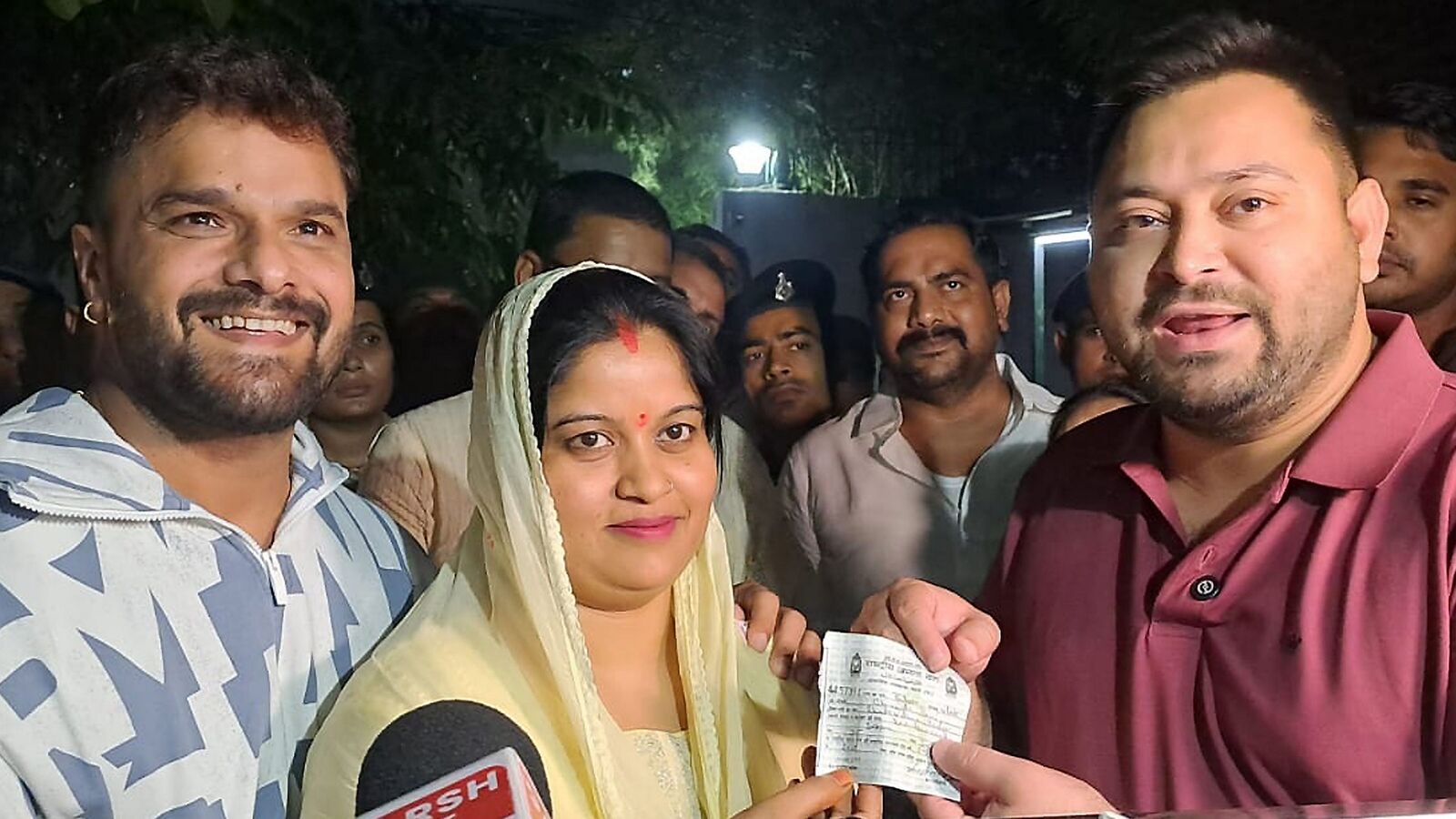 Bihar Election: RJD leader Tejashwi Yadav, right, addresses the media after giving the partys' membership slip to singer and actor Khesari Lal Yadav, right, and his wife Chanda, in Patna, Bihar, Thursday. Oct. 16, 2025. (PTI Photo) (PTI10_16_2025_000358B)