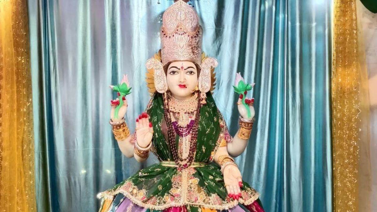 महालक्ष्मी मंदिर: धनतेरस पर भक्त मां लक्ष्मी के अलग-अलग रूपों में दर्शन कर सकेंगे.


