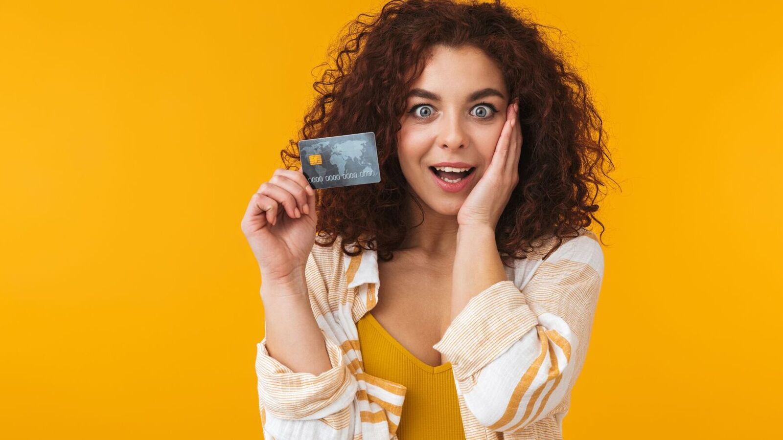 Amazon Pay ICICI Credit Card offers 4% cashback on iShop.
